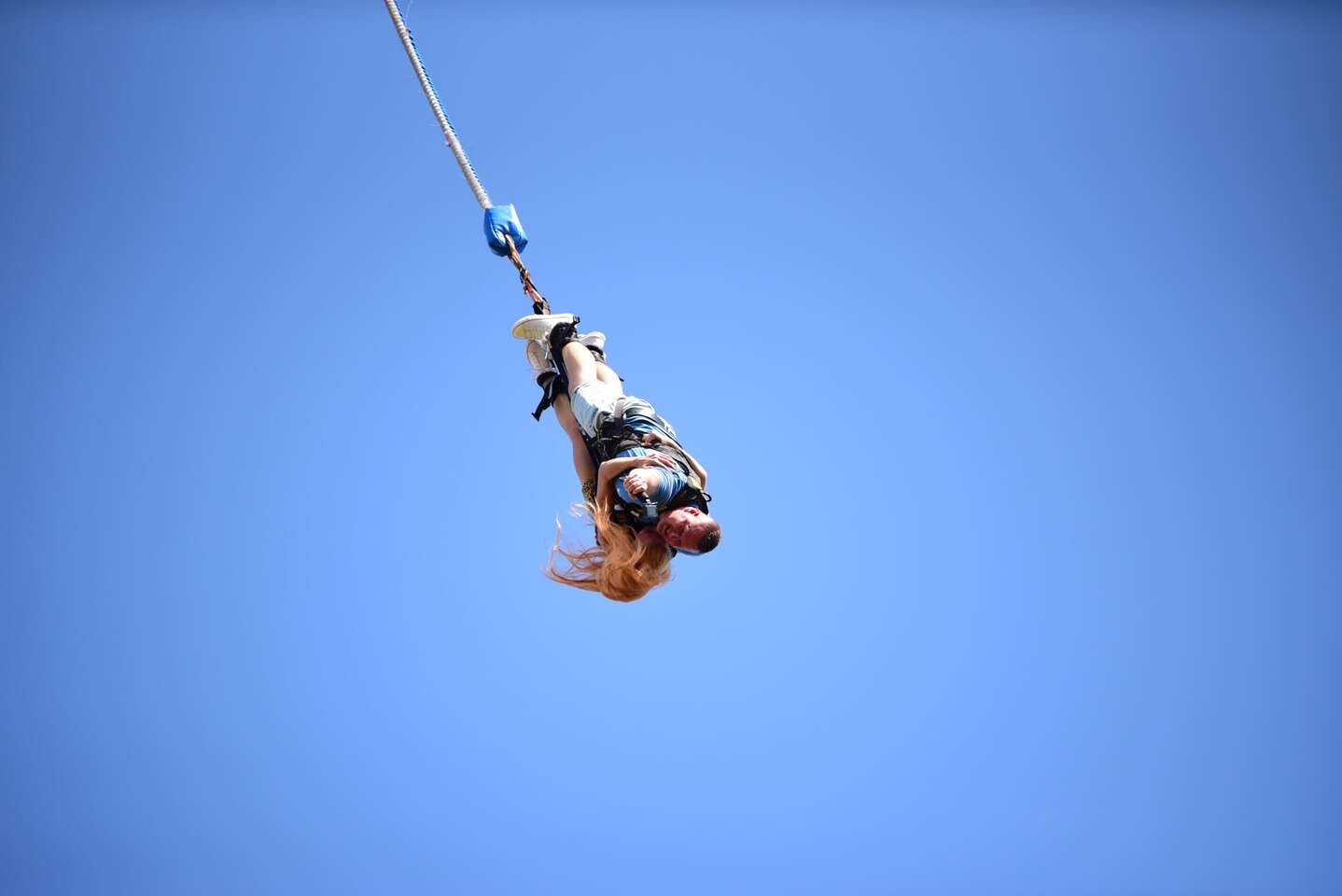 Extrémny bungee jumping z 90 metrovej výšky v poľskom Chorzówe