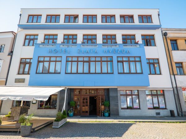 Litomyšl v historickom centre len 550 m od zámku v Hoteli Zlatá Hvězda **** s polpenziou + úschovňa bicyklov