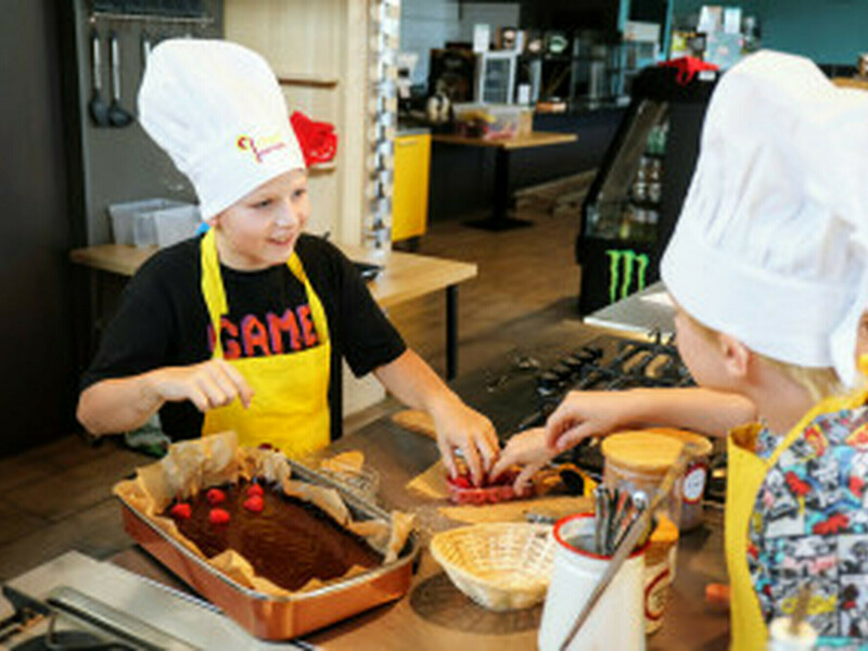Kurz pečenia farebných cupcakes pre deti