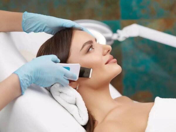 Nové komplexné ošetrenie Hydrabeauty pre hydratovanú a spevnenú pleť v salóne INA