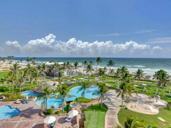 LAST MINUTE Omán z Bratislavy-5*Crowne Plaza Resort Salalah