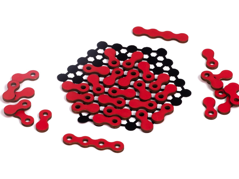 Chain Reaxis 51: Svižná dosková hra pre 2, cestovná verzia