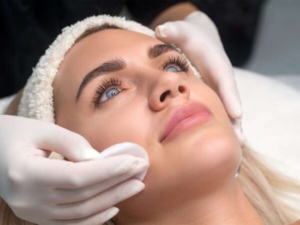 Lash lifting s farbením aj aplikáciou lash botoxu pre dlhšie a hustejšie mihalnice