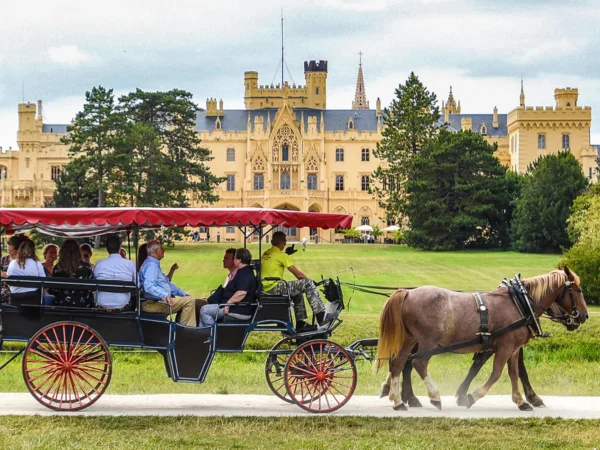 Skvelá dovolenka v Lednici: polpenzia, víno aj jazda kočom po zámockom parku