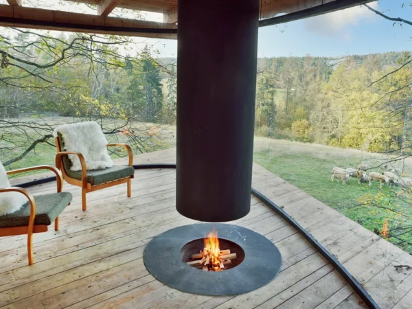 Romantika s výhľadom na ovčiu pastvinu: treehouse s krásnym krbom len pre vás dvoch