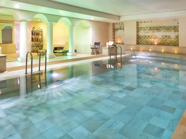 Relax v srdci Varšavy: moderný boutique hotel v bývalom paláci so saunou a bazénom