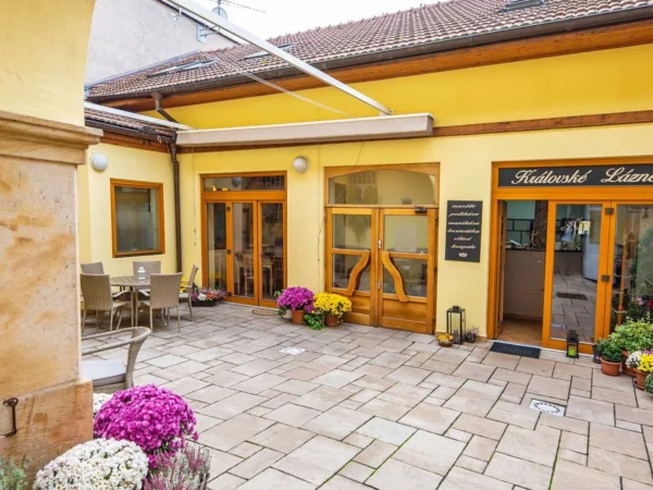Kráľovský pobyt v srdci Poděbrad: ubytovanie s raňajkami alebo aj masážou či wellness