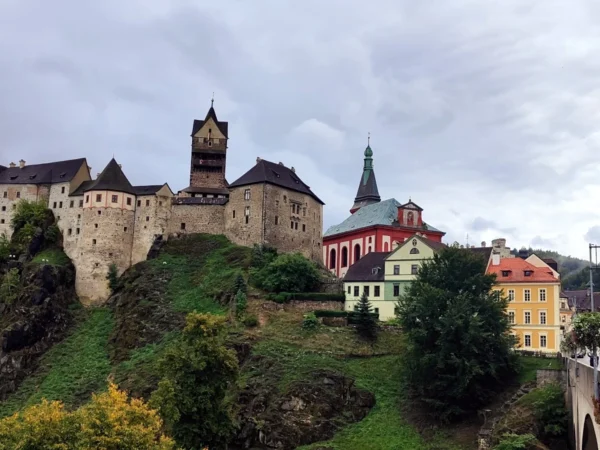 Dovolenka v podhradí: pobyt s raňajkami pri hrade Loket, vstup do dvoch múzeí v cene