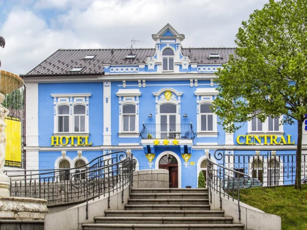 Oddych v kúpeľoch Libverda priamo na kolonáde: možnosť stravovania aj wellness