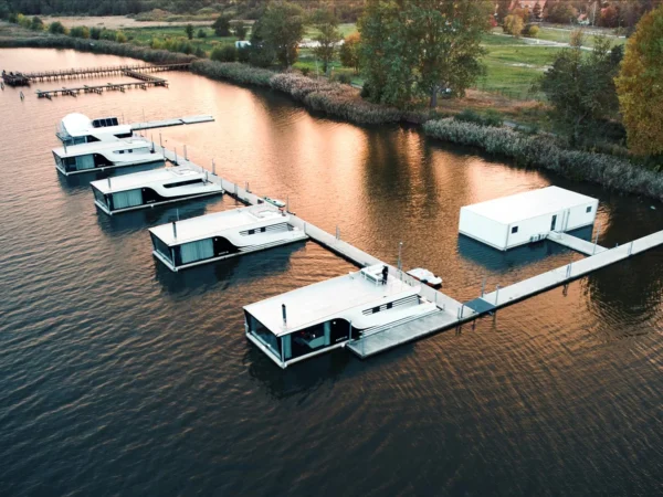 Luxusné houseboaty a bubliny na jazere: privátne wellness, strava, vodné športy a more 200 m
