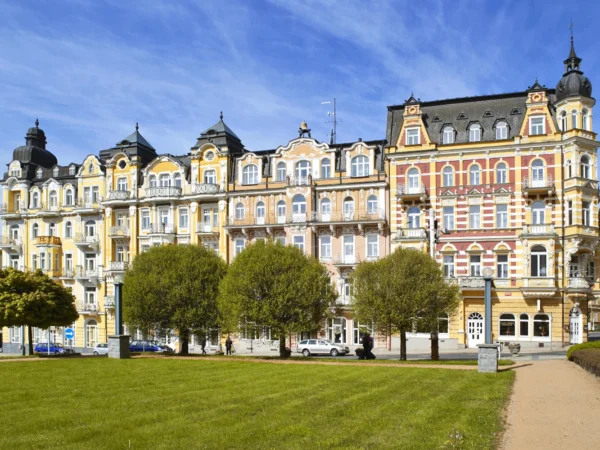 Reštart pre telo i dušu v Mariánkach: polpenzia, bazén, sauna, masáže, zábaly i kúpele