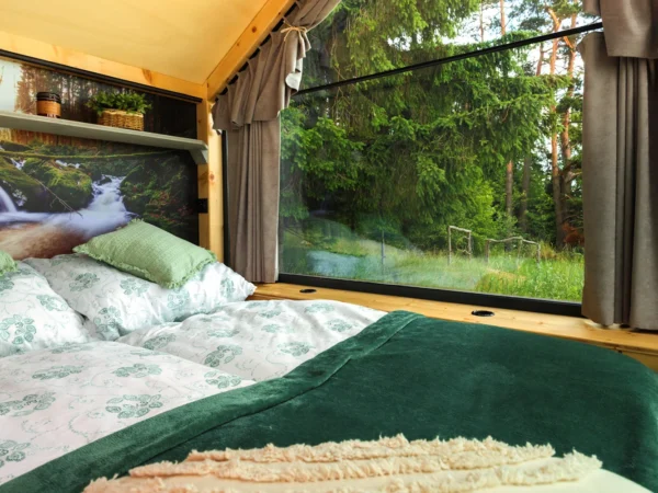 Tiny house Honzík: plne vybavený domček pri lese s terasou a výhľadom na pastviny