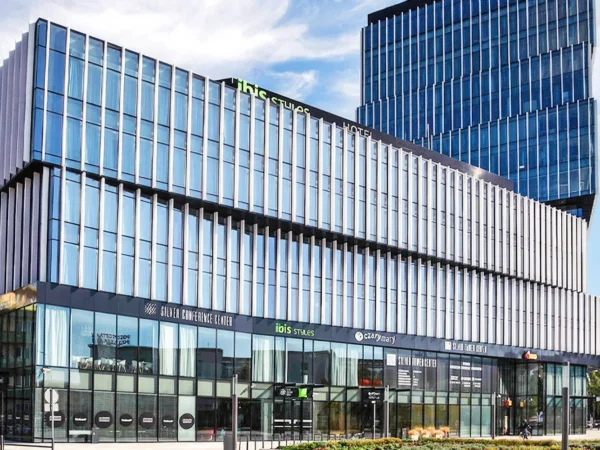 Spoznajte krásy Vroclavu: moderný hotel v centre mesta, raňajky aj polpenzia, welcome drink
