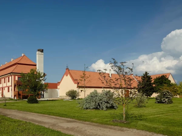 Safari v južných Čechách pre dvoch aj rodinu: raňajky, zvieratá a jazda offroadom