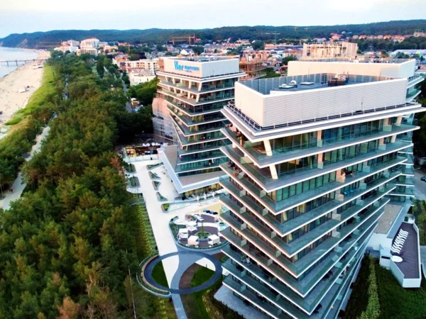 Spa resort pri Balte: raňajky, 5 druhov sáun, vyhriate bazény aj jacuzzi, až 2 deti zdarma