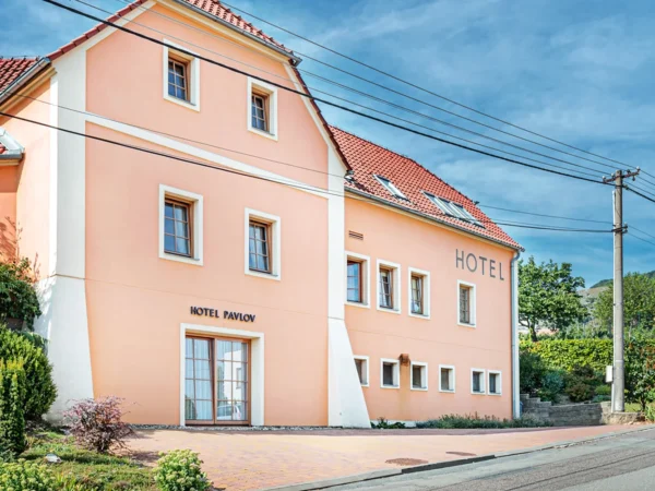 Dovolenka vo vinárskej obci Pavlov na Pálave: hotel s raňajkami, k pobytu od 2 nocí fľaša vína