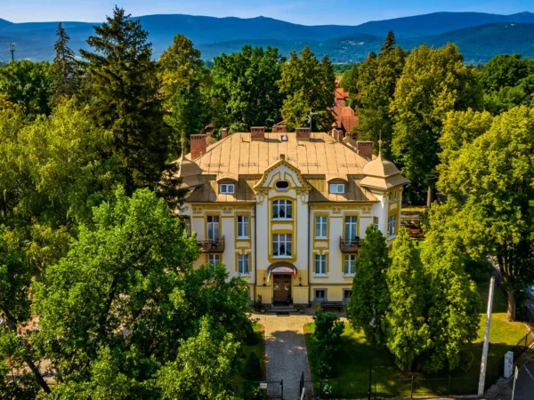 Poľské kúpele v Jeleniej Góre: 3* hotel s polpenziou a vstupom do termálnych kúpeľov