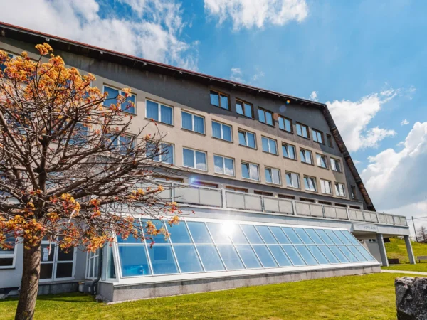 Dovolenka na okraji Šumavy: hotel s farmou a vlastným chovom aj relaxácia vo wellness