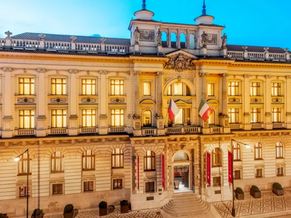 5* hotel v novorenesančnom paláci v centre Prahy: luxusné izby, varianty s raňajkami aj vstupom do spa