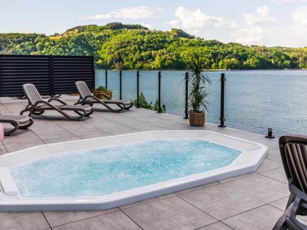 Moderný rodinný SPA rezort na brehu Rožnovského jazera s wellness