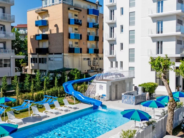 Dovolenka pri talianskom Rimini: hotel 150 m od mora, bazén a dve deti do 2,9 rokov zdarma, plná penzia