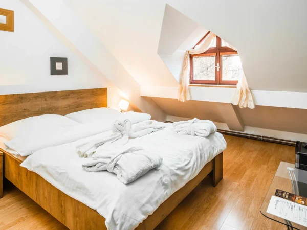 Pobyt neďaleko Orlických hôr: raňajky alebo polpenzia, wellness, masáž aj jazda na koňoch