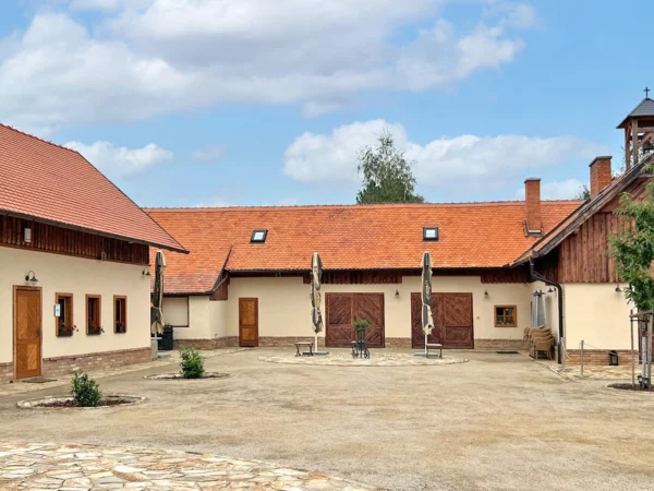 Príjemný pobyt neďaleko Lednicko-valtického areálu s raňajkami a privátnym wellness