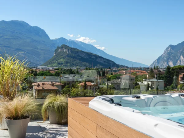 Dovolenka v Taliansku: hotel kúsok od Lago di Garda, strešný wellness aj raňajky