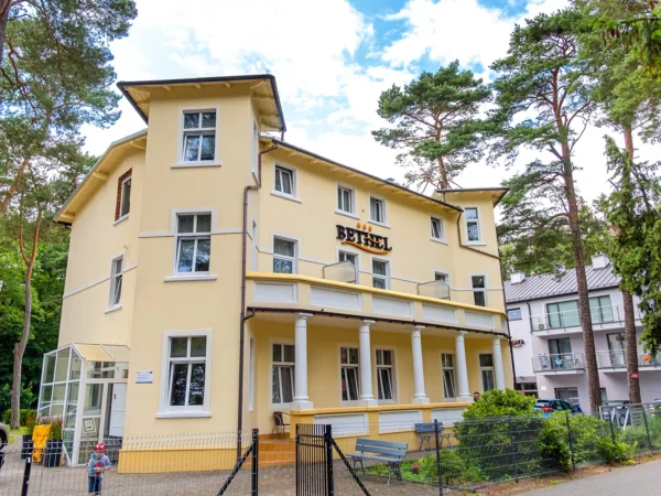 Príjemný hotel pri Baltskom mori: strava, sauna a denne hodina v aquaparku