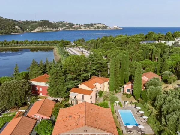 Pobrežné letovisko Strunjan: hotel priamo na pláži, vrátane raňajok a neobmedzeného wellness
