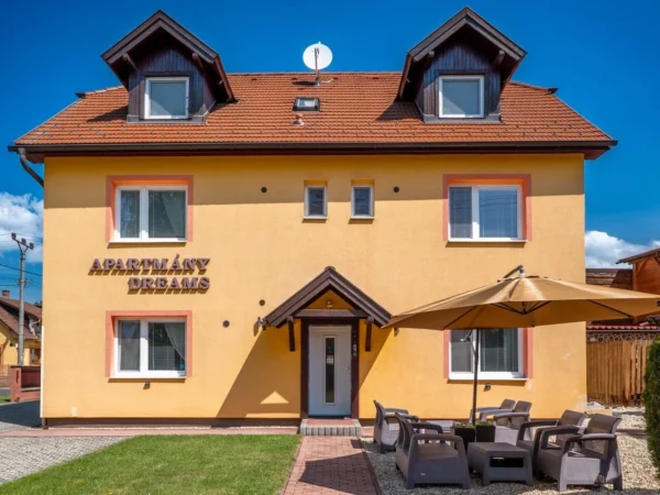 Rodinný pobyt v apartmánovom dome na Liptove: altánok, gril, detské ihrisko a aquapark Bešeňová na skok
