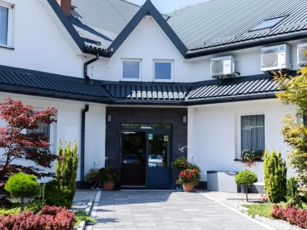 Pokojný hotel neďaleko Energylandie s raňajkami či polpenziou