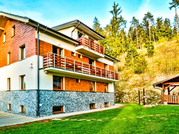 Pobyt v luxusných apartmánoch alebo v štúdiu s krbom: infrasauna v cene, privátna kaďa od 3 nocí