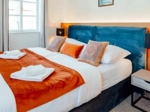 Spojenie histórie a luxusu v obľúbenej Banskej Štiavnici: hotel len 300 m od Nového Zámku