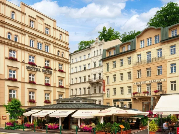 Pobyt v centre Karlových Varov: polpenzia aj zábal, perličkový kúpeľ a masáž