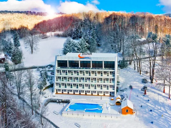 Hotel obklopený horami a lesmi: dovolenka s jedlom, neobmedzeným wellness aj zábavou