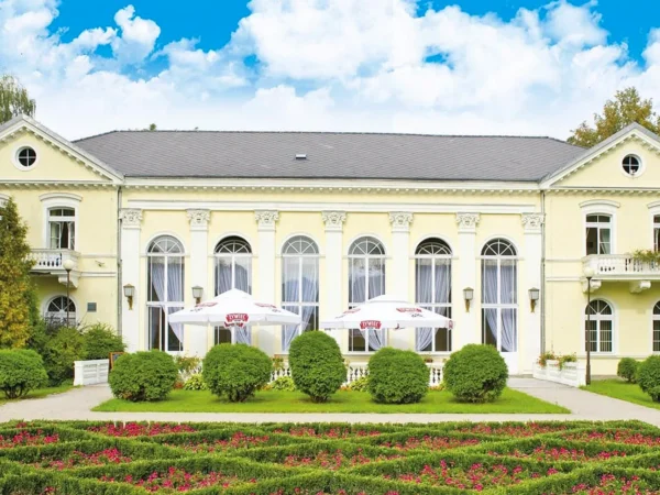 Pobyt v Jelenej Góre priamo v kúpeľnom parku: raňajky aj vstup do wellness