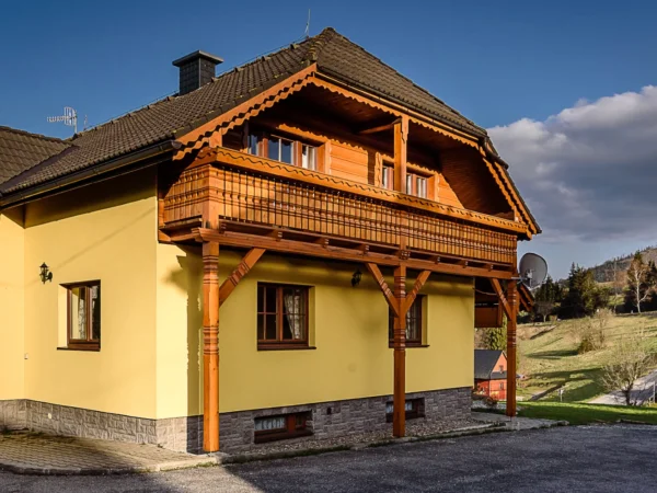 Chata v Ždiari až pre 10 osôb s krbom aj kuchyňou
