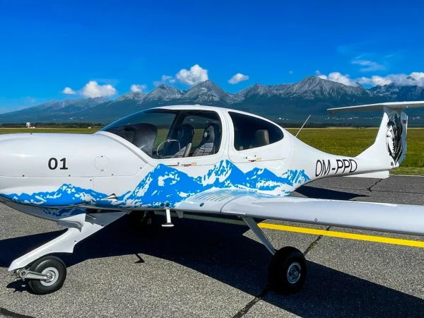 Tatranská panoráma: zážitkové lety ponad Vysoké Tatry až pre 3 osoby v komfortnom lietadle DIAMOND DA-40
