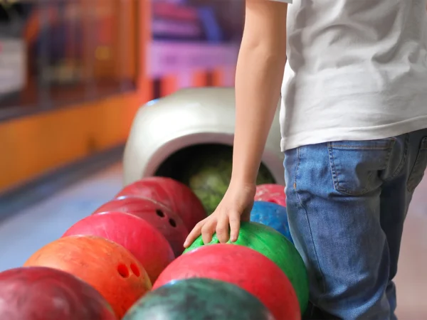 Hodina bowlingu až pre 8 osôb na profesionálnych dráhach