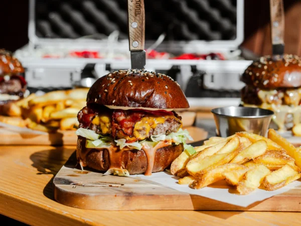 Pekelná chilli výzva alebo burger s hranolčekmi v MGR Burger
