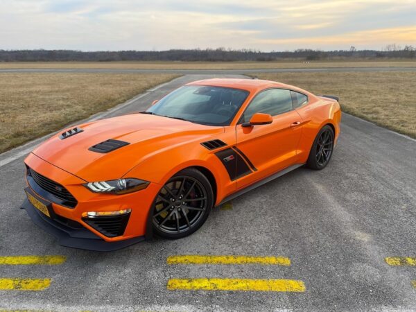 Jazda na Ford Mustang Roush v premávke a na letisku