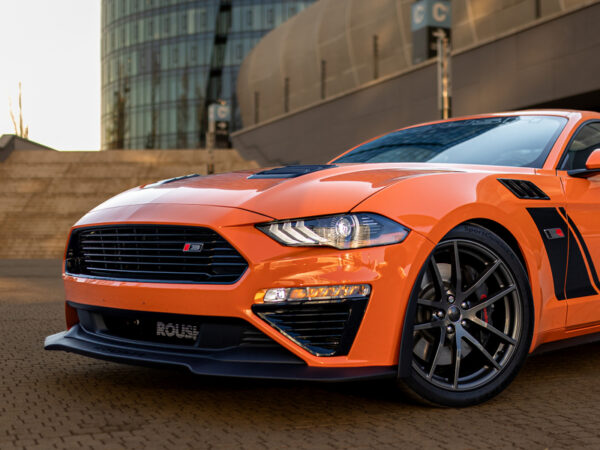 Jazda na Ford Mustang Roush v premávke