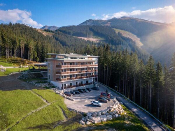 Rodinný hotel Strachan Family Jasná s wellness a polpenziou – dovolenka v Jasnej priamo na svahu a v srdci prírody