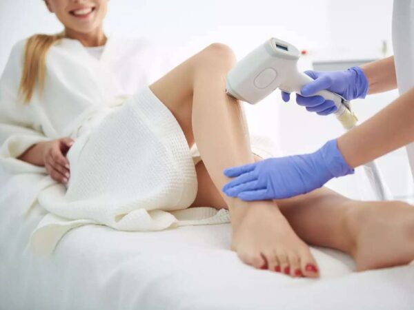 Laserová epilácia novým špičkovým prístrojom – redukcia chĺpkov všetkých farieb vďaka využitiu 3 laserov