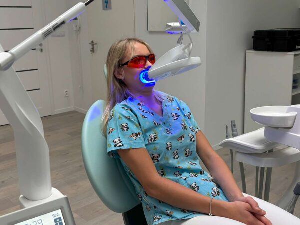 Dentálna hygiena pre deti i dospelých a profesionálne bielenie zubov na zubnej klinike Dentmedik