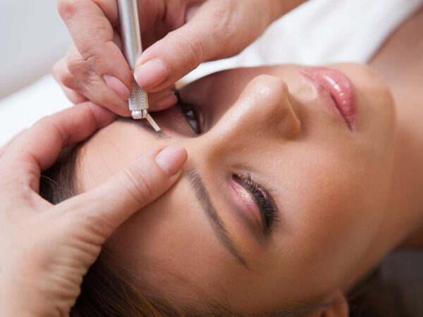 Dokonalé obočie čepieľkovou metódou – 3D microblading