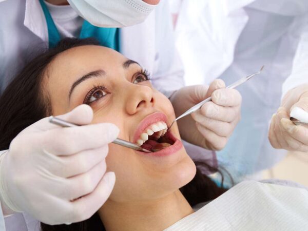 Dentálna hygiena vo White Dental Clinic+ 2x medzizubná kefka ZADARMO
