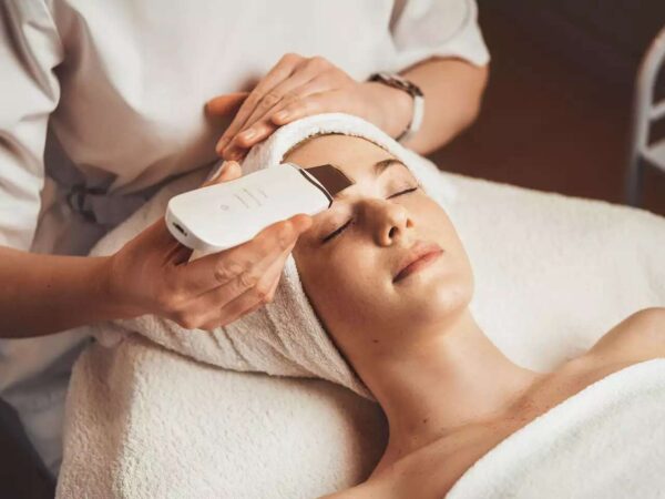 Hĺbkové čistenie pleti ozónom, skin scrubber, diamantová mikrodermabrázia a rádiofrekvencia tváre