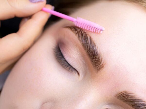Laminácia obočia s farbením – dokonale upravené obočie s prirodzeným efektom v Anima Beyond Skin